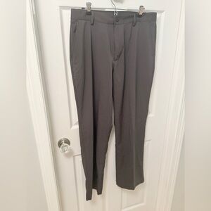 Under Armour Men's Olive Green Dress Pants   34x30. EUC